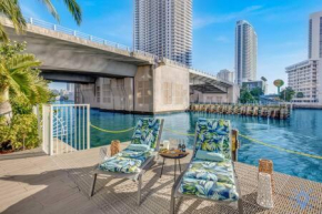 Upper studio Balcony Pool Gym - Near Beach